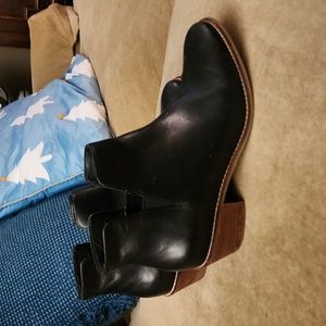 Cole Haan black Chelsea leather ankle boots  size 9